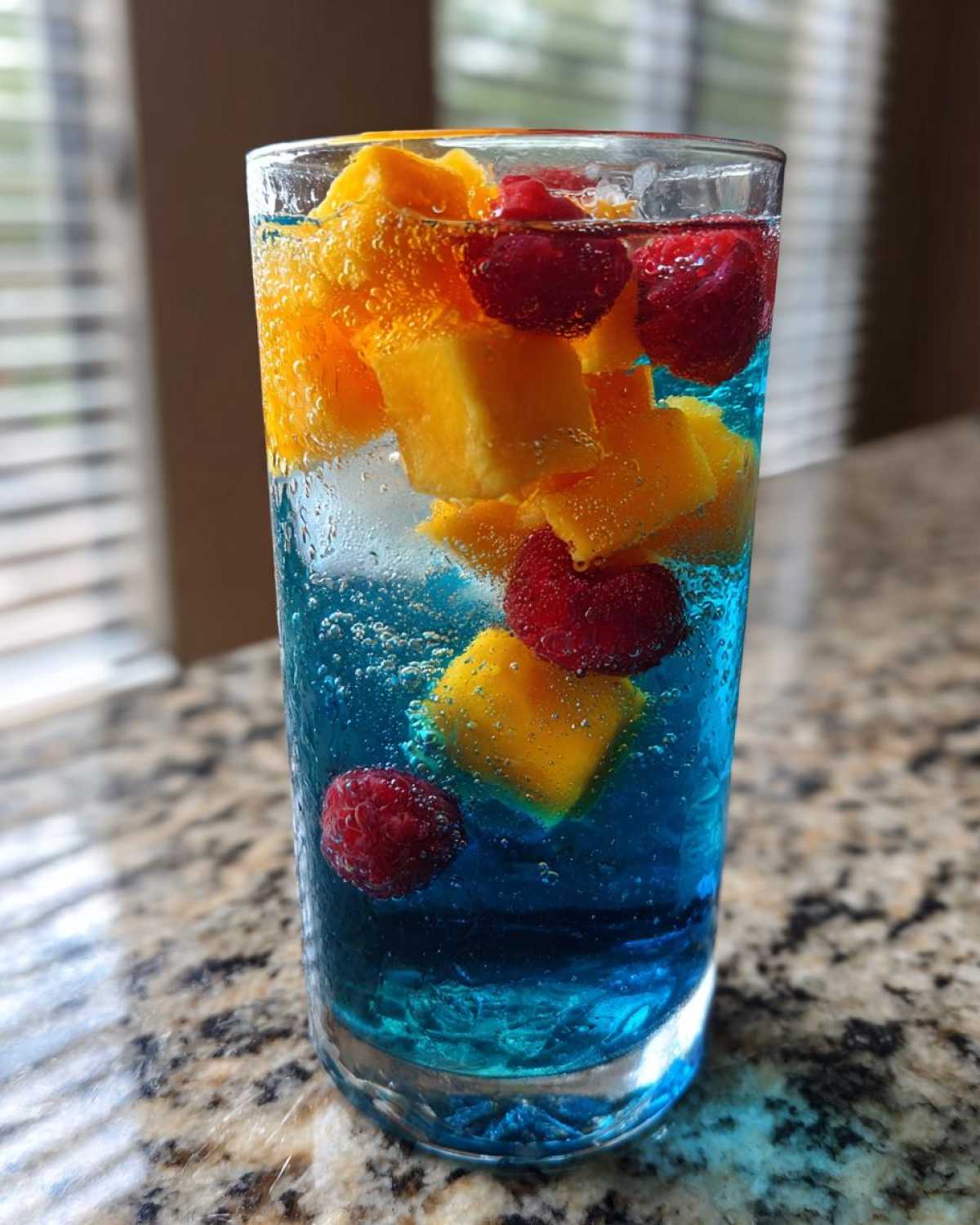 Pacific Blue Sangria - detail 4