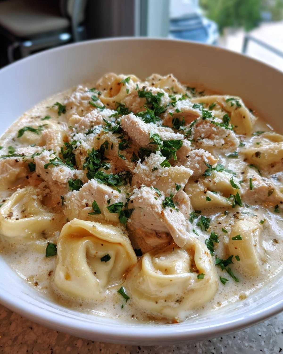Creamy Chicken Tortellini - detail 2
