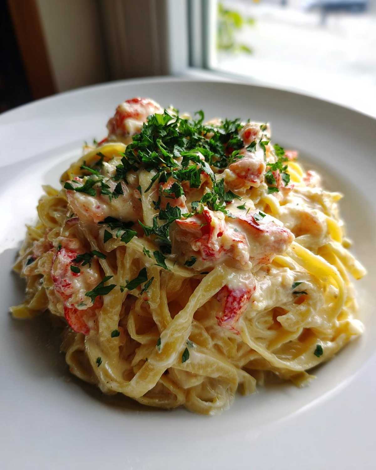 Creamy Garlic Butter Lobster Pasta - detail 1