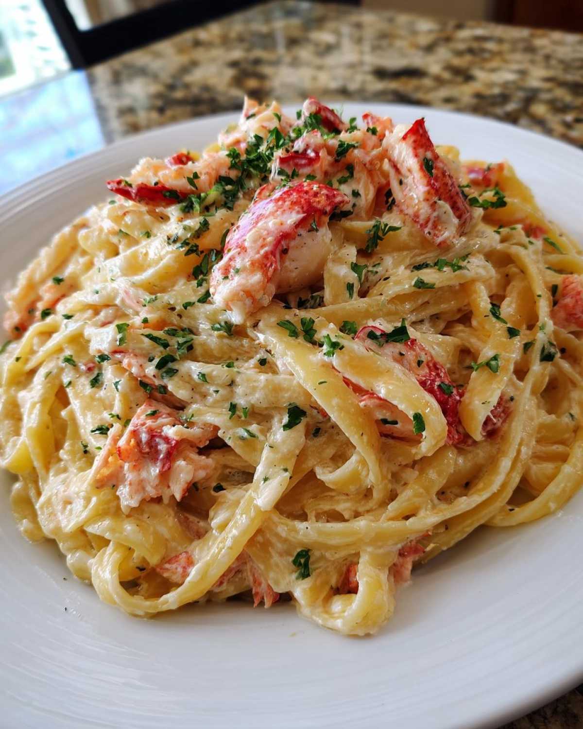 Creamy Garlic Butter Lobster Pasta - detail 3