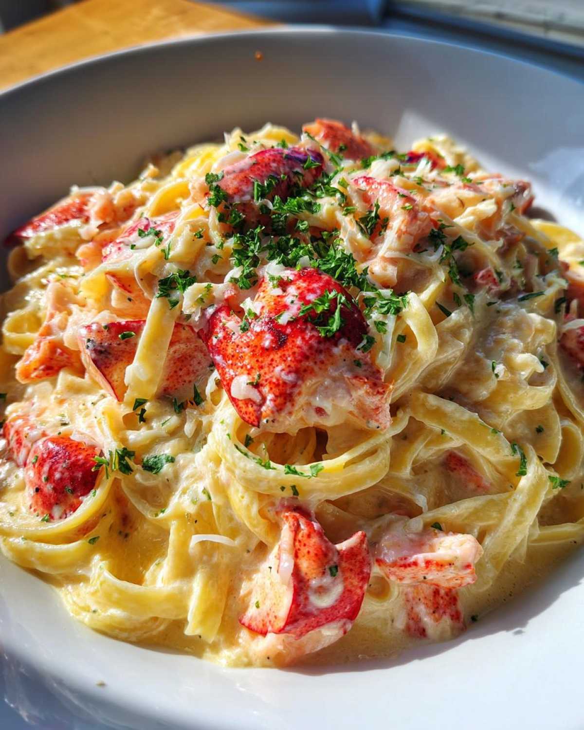 Creamy Garlic Butter Lobster Pasta - detail 4