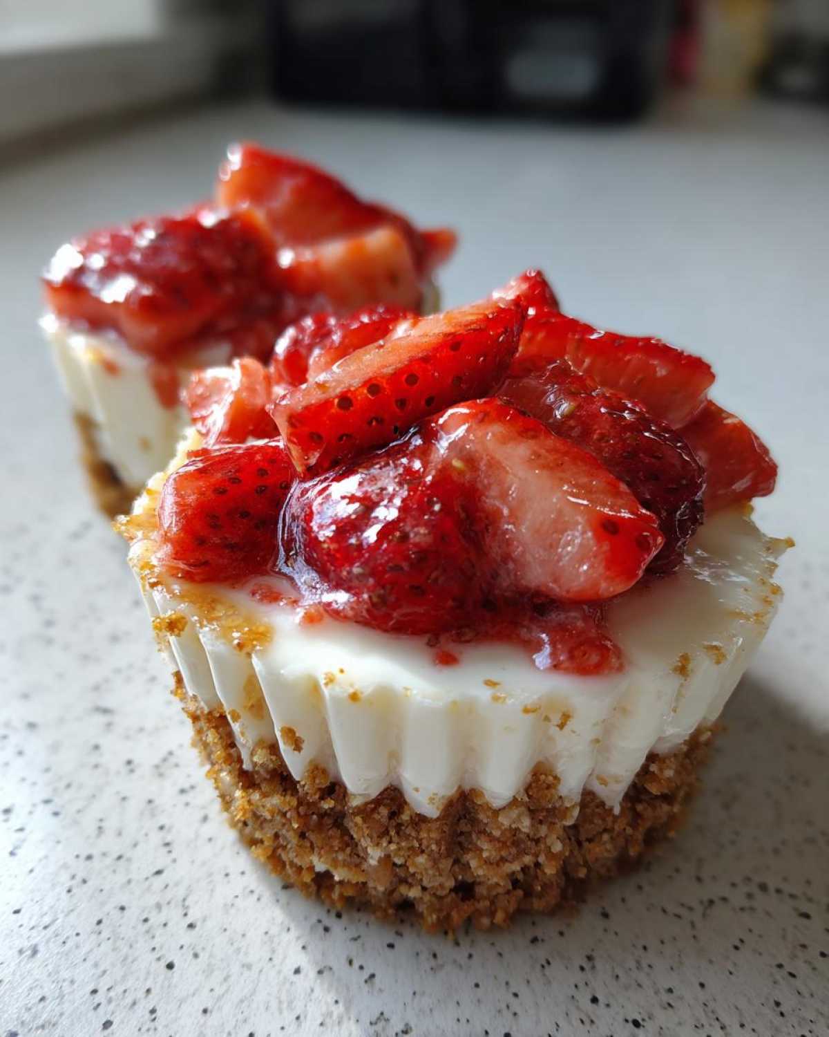 No Bake Strawberry Cheesecake Cups - detail 1