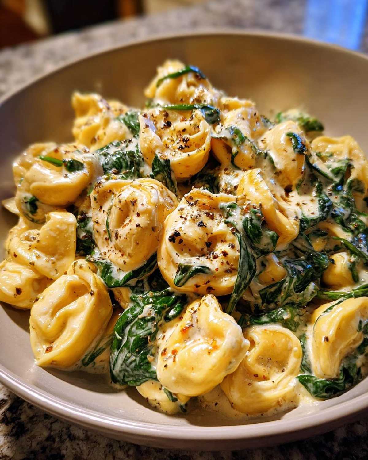 One Pot Creamy Spinach Tortellini - detail 2
