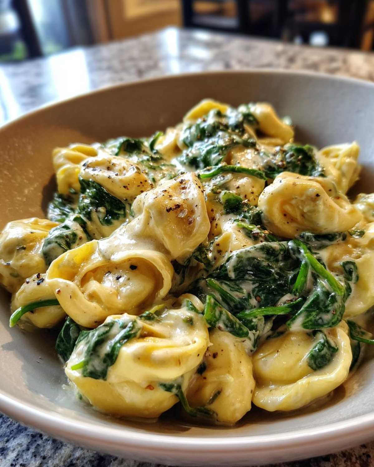 One Pot Creamy Spinach Tortellini - detail 3