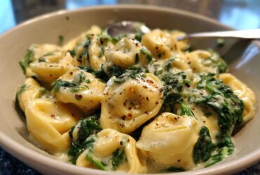 One Pot Creamy Spinach Tortellini