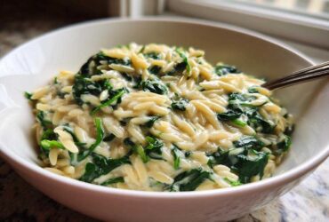 One Skillet Creamy Spinach Orzo