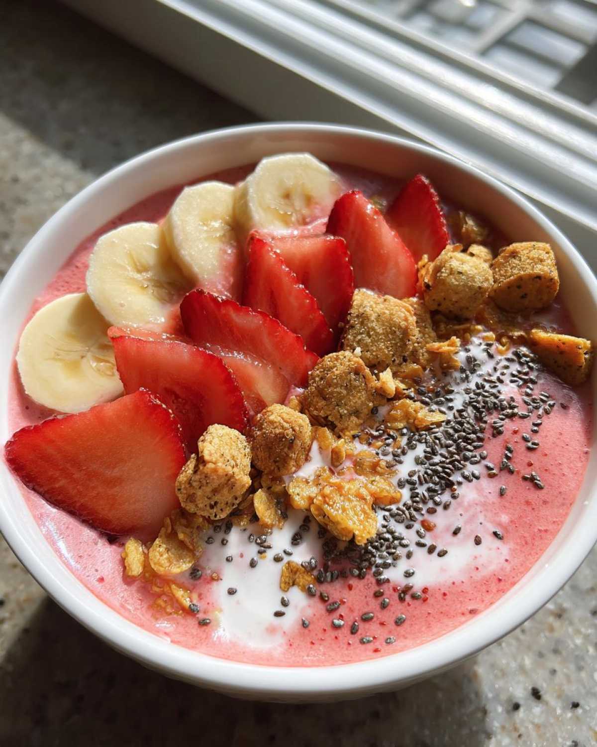 Strawberry Banana Smoothie Bowl - detail 2